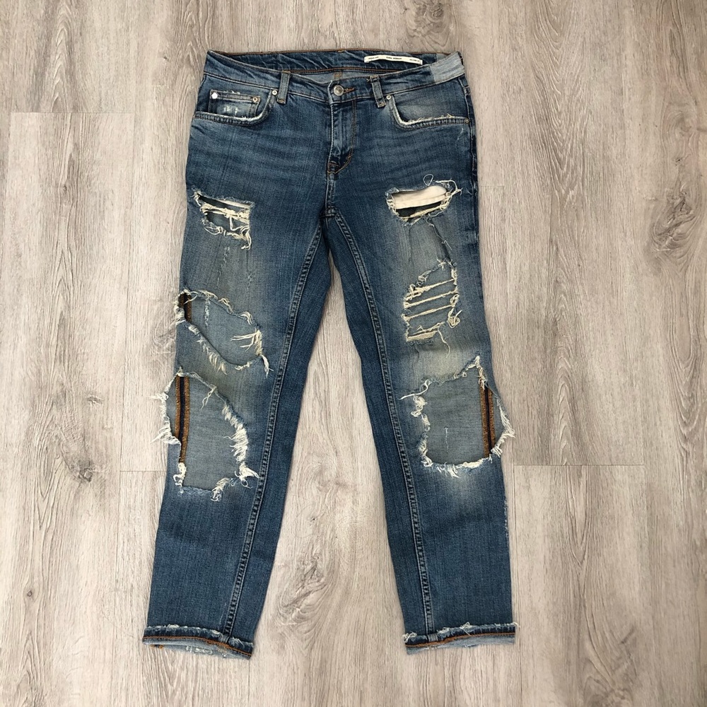 ZARA Relaxed Fit Destroyed Jeans 26